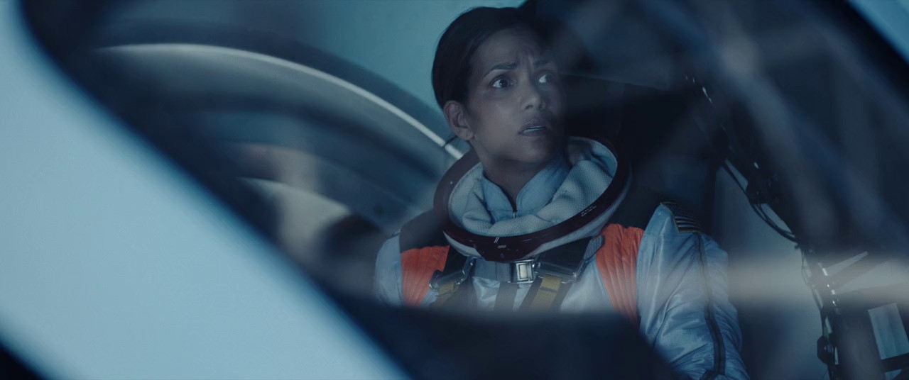 Moonfall (2022) BluRay Hindi + English 720p x264 AVC HE-AAC 2.0 ESub.mkv.0003
